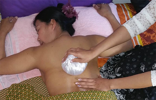 Kr&auml;uterstempel Massage